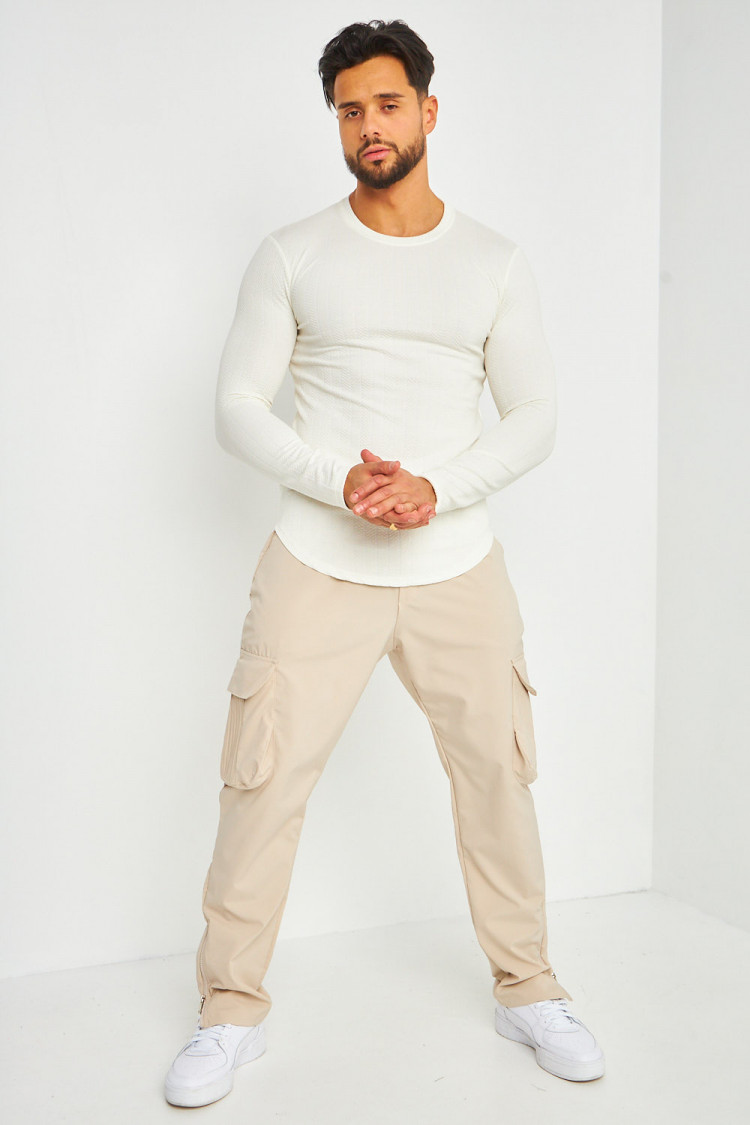 Pantalon cargo beige coupe droite détail zip aux chevilles