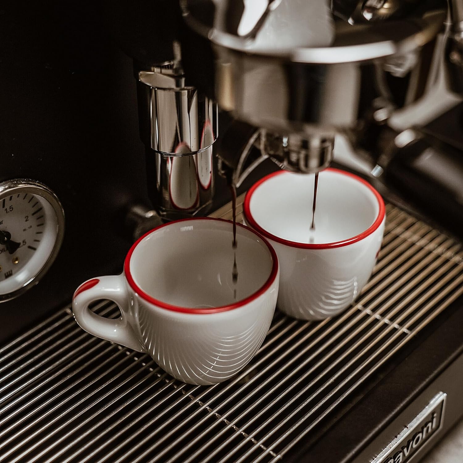 La Pavoni New Cellini Classic, Semiprofessionelle Espresso-Kaffeemaschine LPSCCB01EU, Einzelboiler mit Wärmetauscher, mit Drehventilen, Dampf- und Heißwasserlanze, 1400 W, Schwarzer Stahl