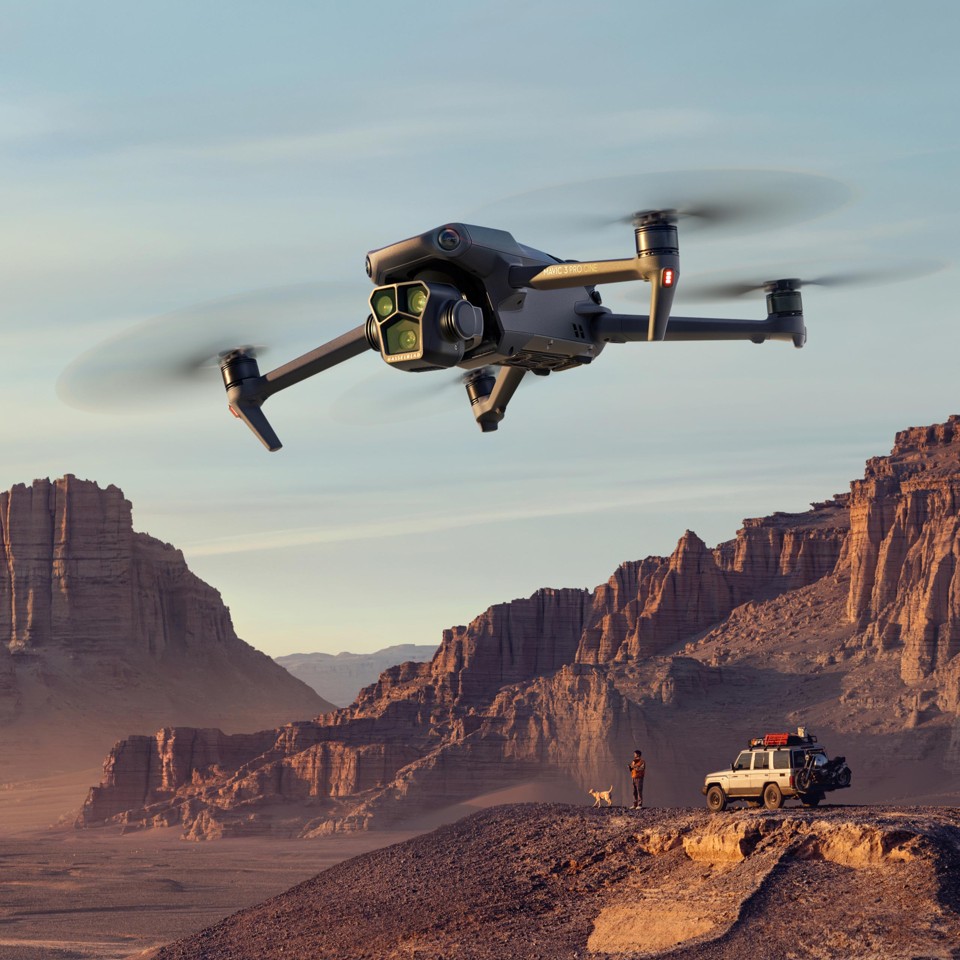 DJI - Mavic 3 Pro Cine Premium Combo