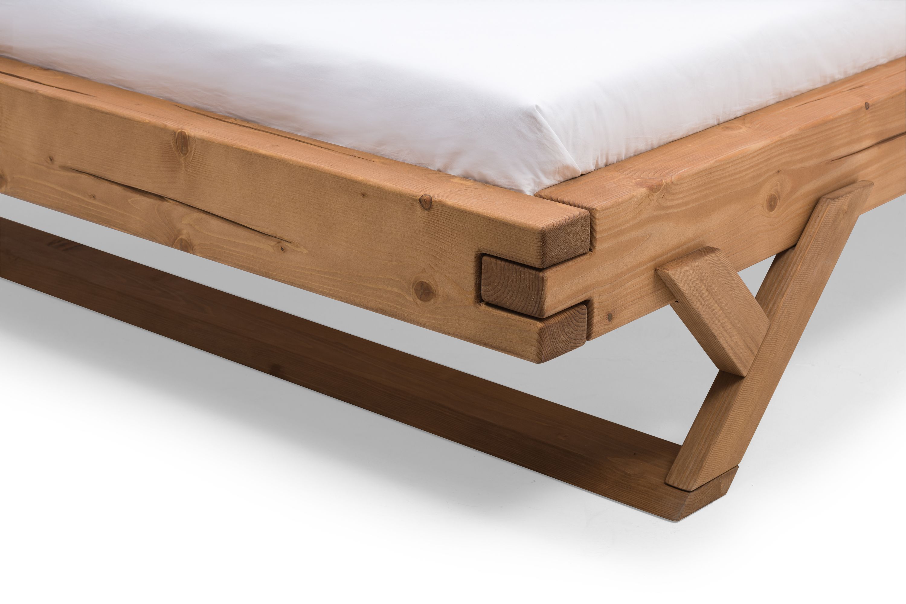Balkenbett 140 x 200cm Massivholz Bettgestell Doppelbett Ehebett Bettrahmen