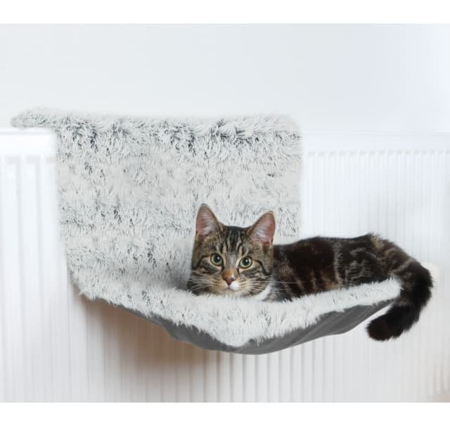Radiatorseng, langhåret plys/ruskindslook, 45 × 26 × 31 cm, hvid-sort