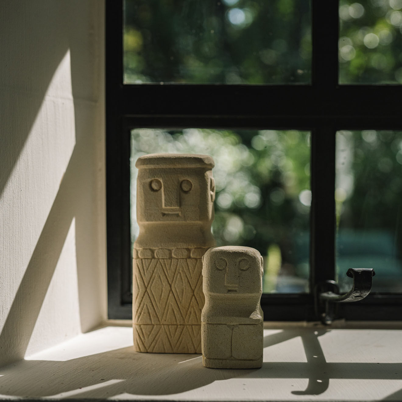 Bazar Bizar Statue de pierre Sumba naturel - 7x5x18 cm