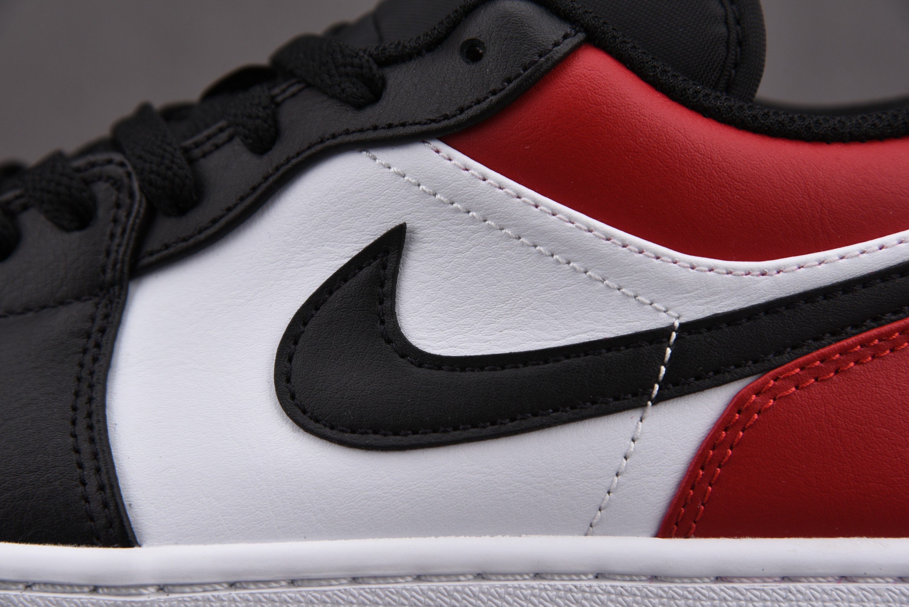 Jordan 1 Low Bred Toe