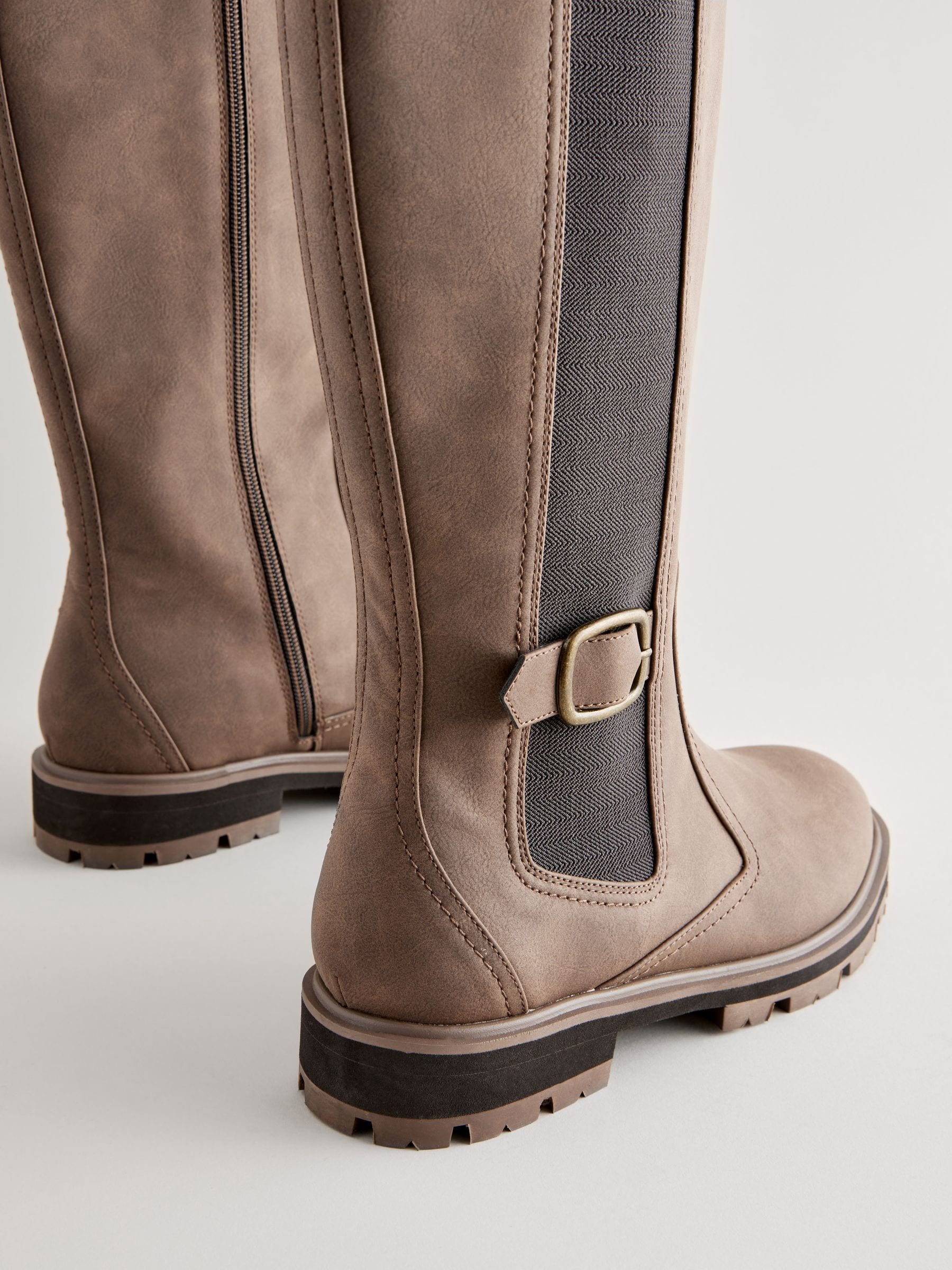 Chocoladebruin - Kniehoge Chelsea Boots met gesp