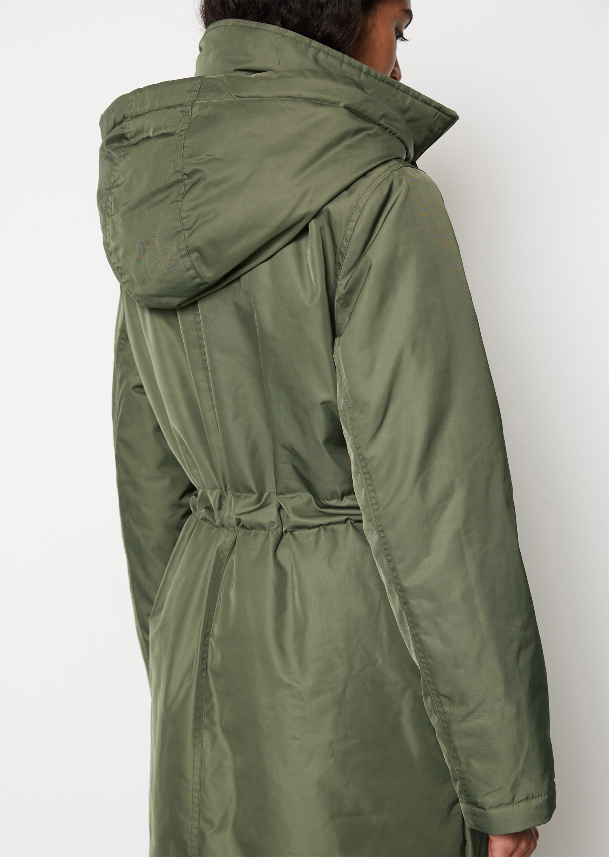 Parka mit abnehmbarer Kapuze fittedaus recyceltem Polyester-Twill