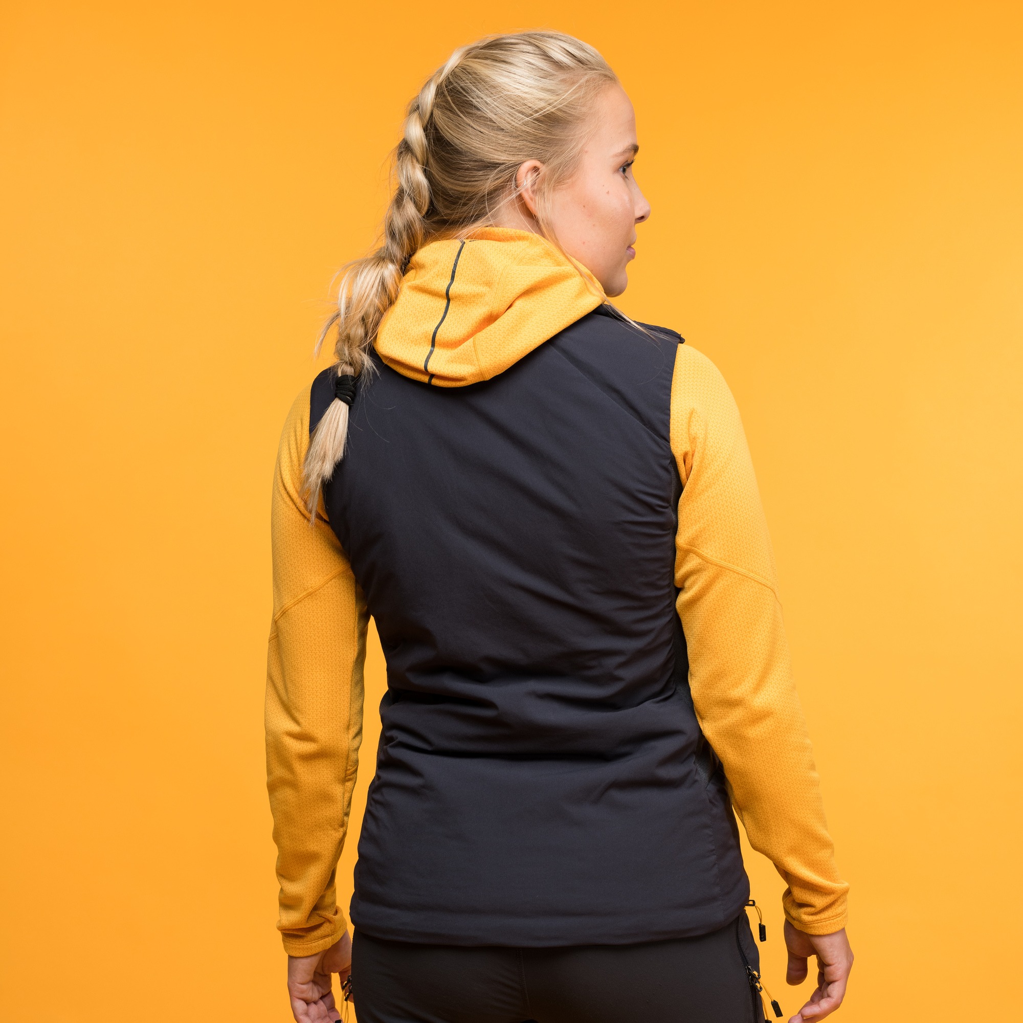 Y MountainLine Light Insulated Air Vest Dame Dark Shadow Grey