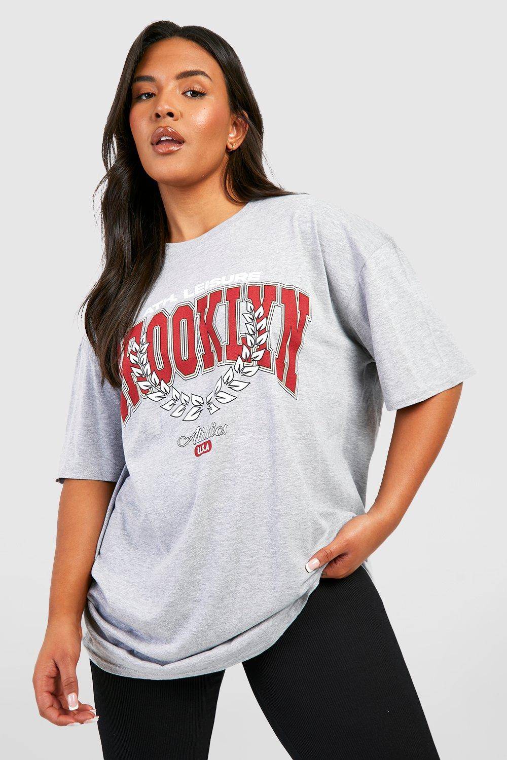 boohoo Grande taille - T-shirt oversize à slogan Brooklyn