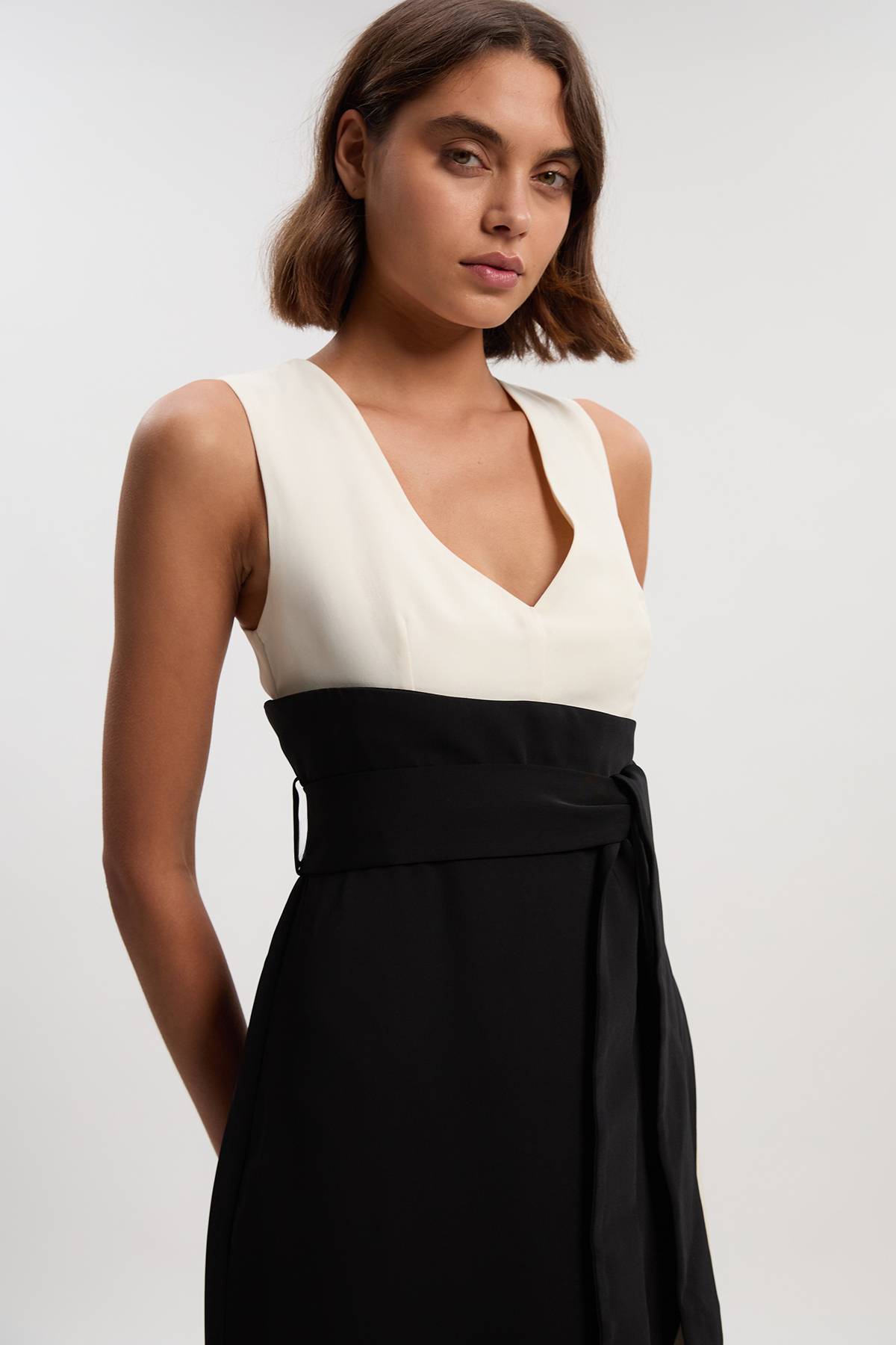 KarenMillen Robe Midi Plissée sur les Côtés à Blocs de Couleurs Taille Petite