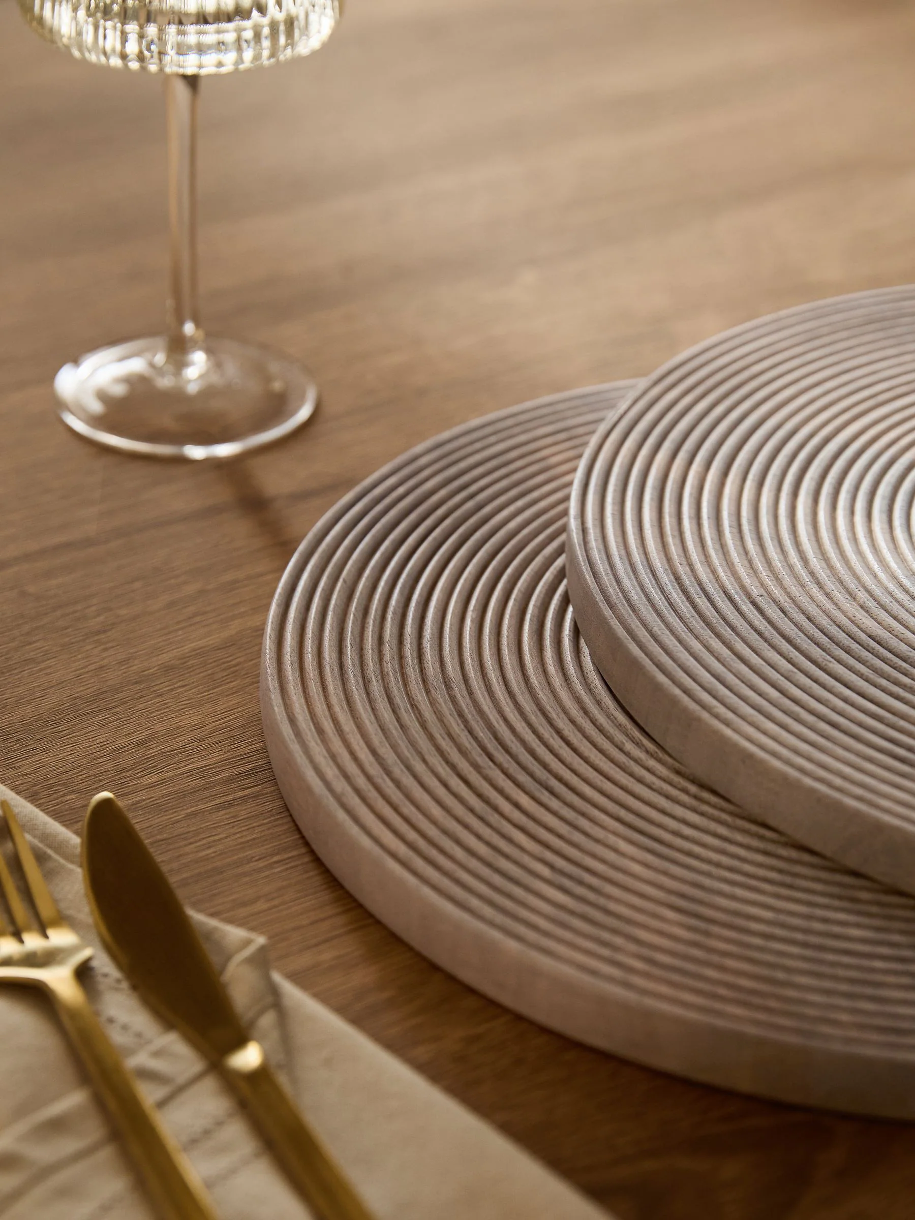 Set of 2 Bronx Etched Wooden Placemats