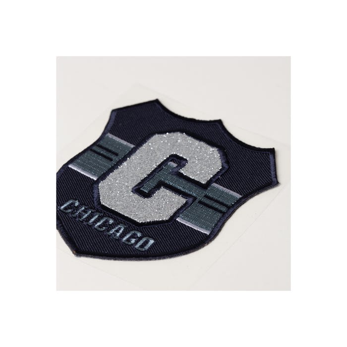 Atelier Veritas-Patch met embleem 8,5x9,5cm