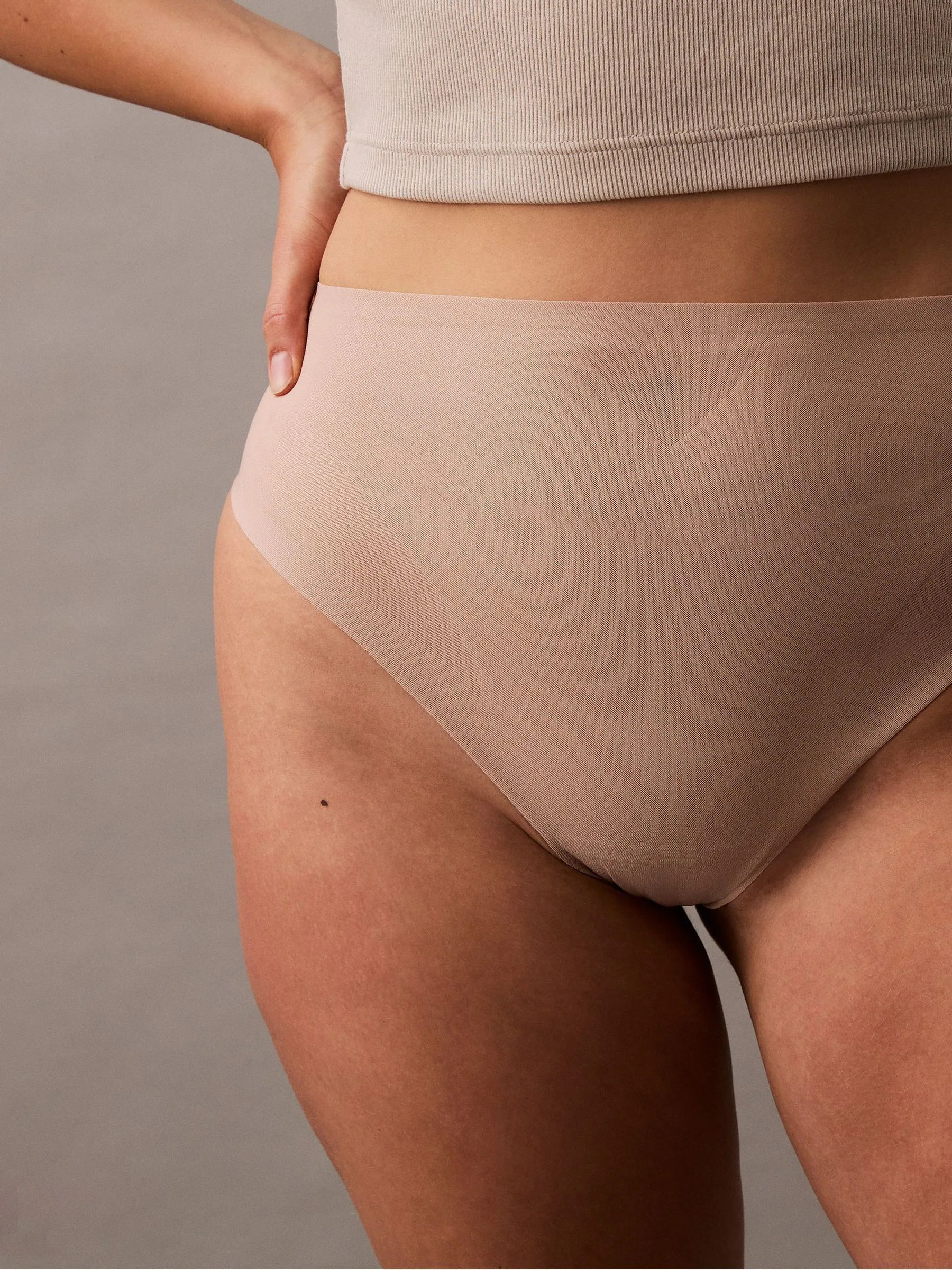 Calvin Klein Sculpted Shapewear Thong - Stay Put Mesh