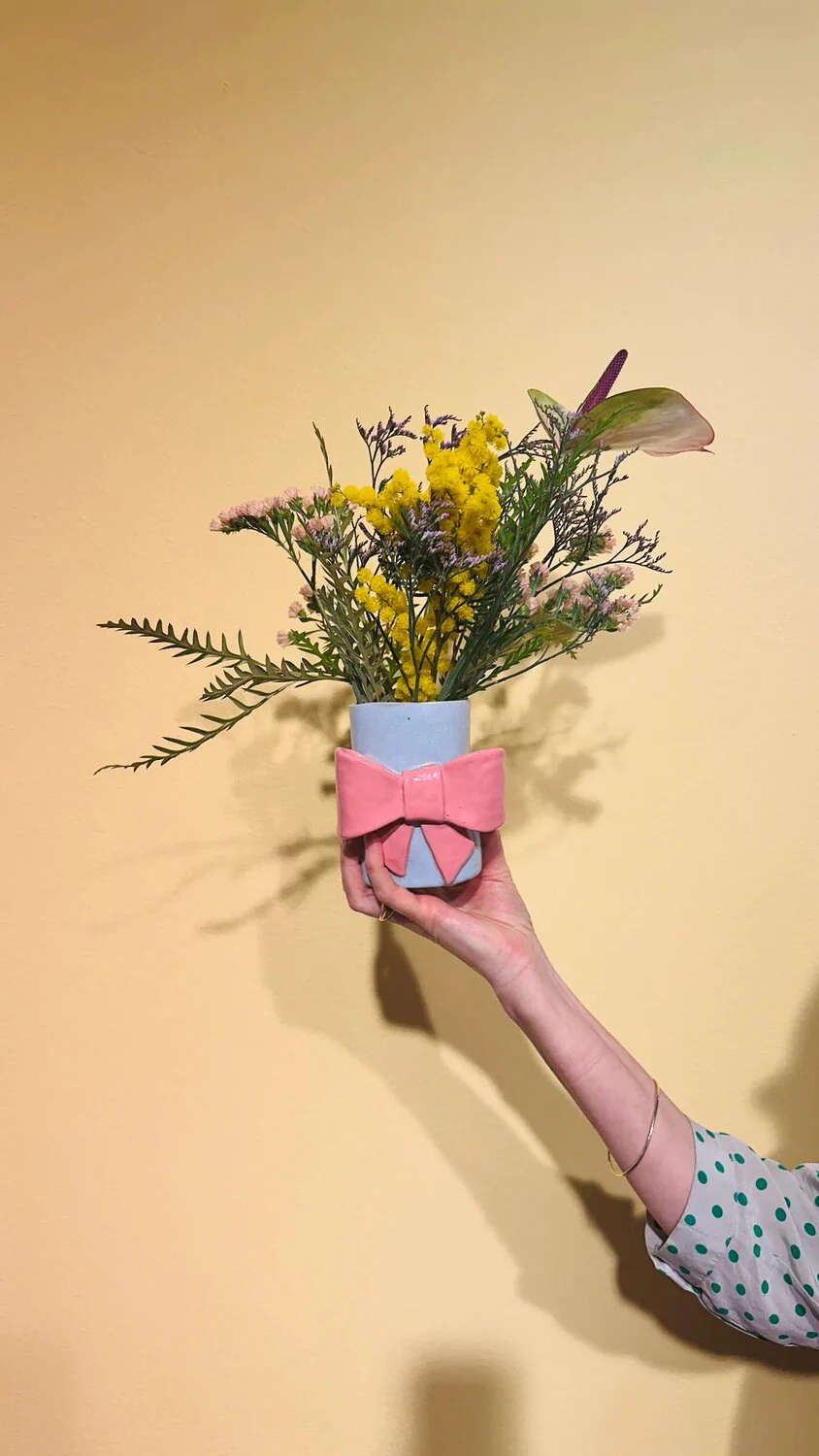 TheClayPlay  Sløjfevase, blå/rosa - H11 cm.