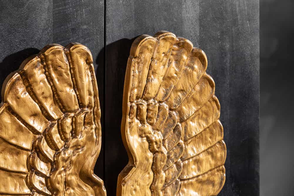 Extravagantes Highboard ANGEL 140cm schwarz Mangoholz mit goldenen Flügeln