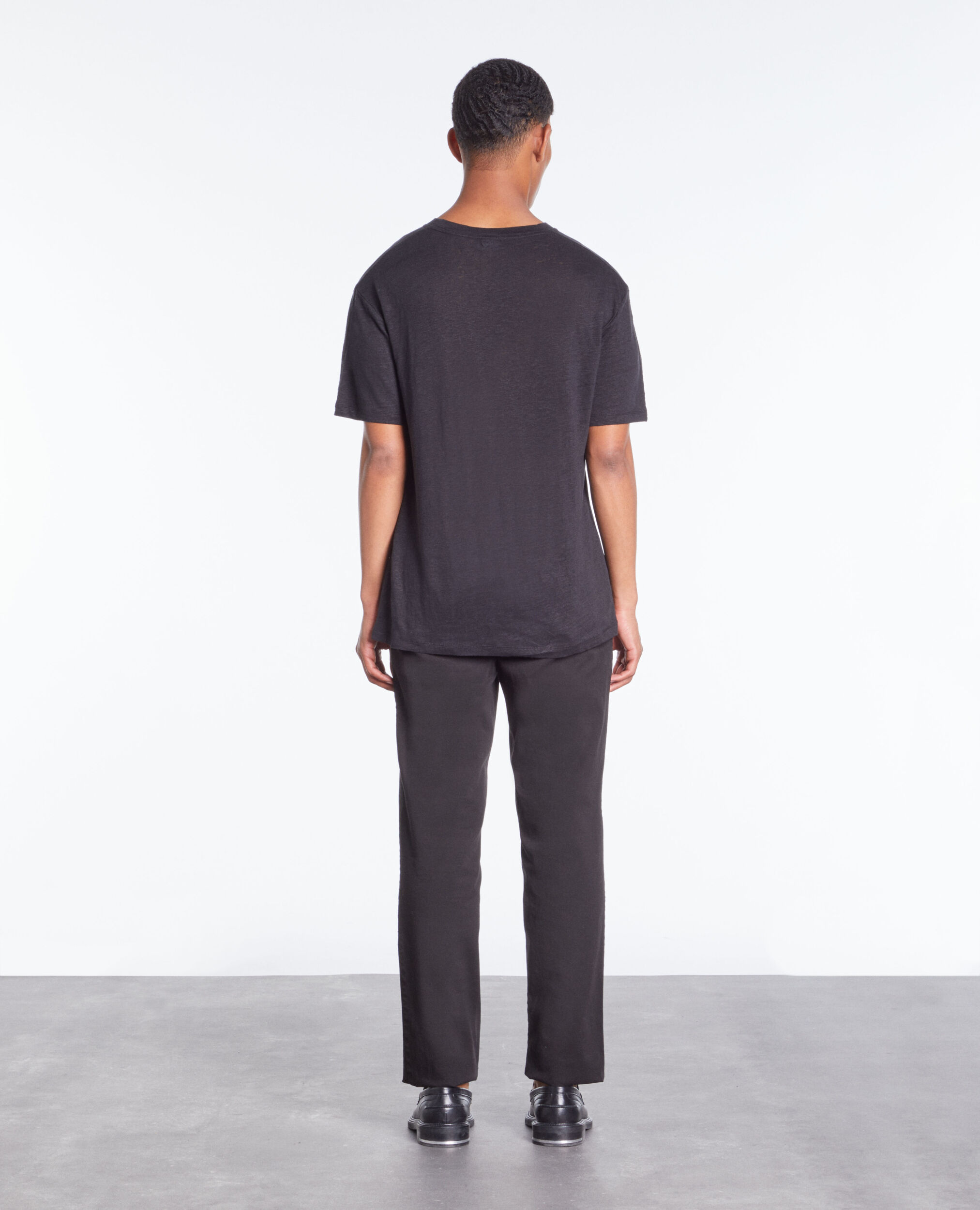 T-shirt noir en lin avec blason