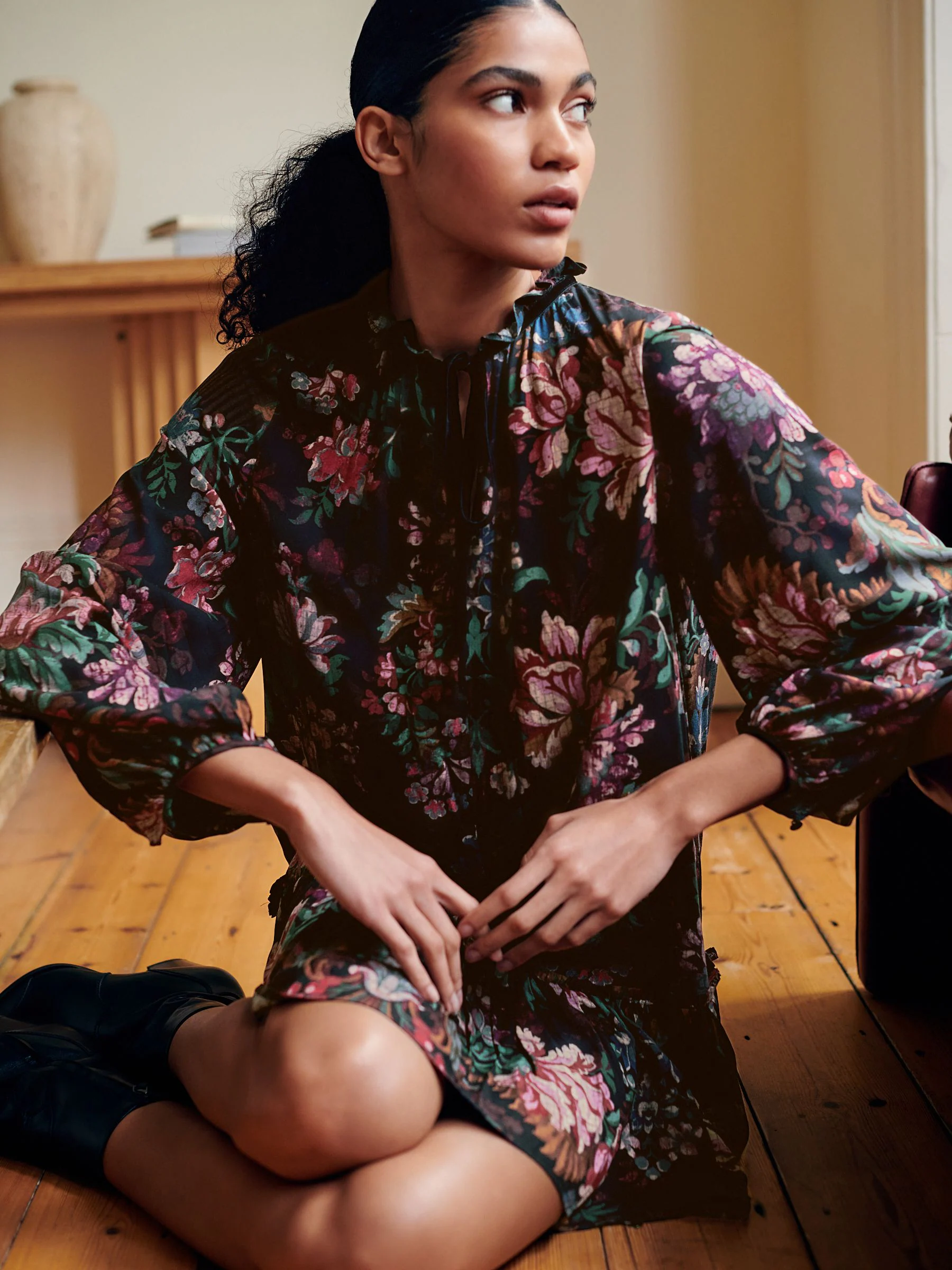 Zwart/rood met bloemenprint - Mini Tie Front Tiered Long Sleeve Dress
