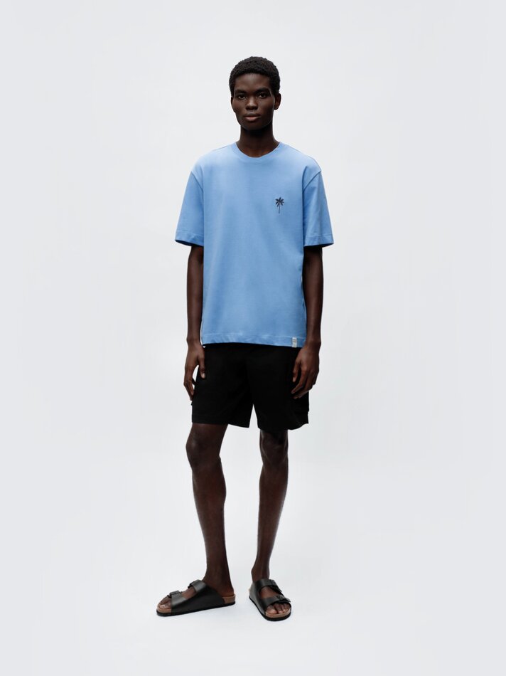Camiseta bordada - Índigo lavado