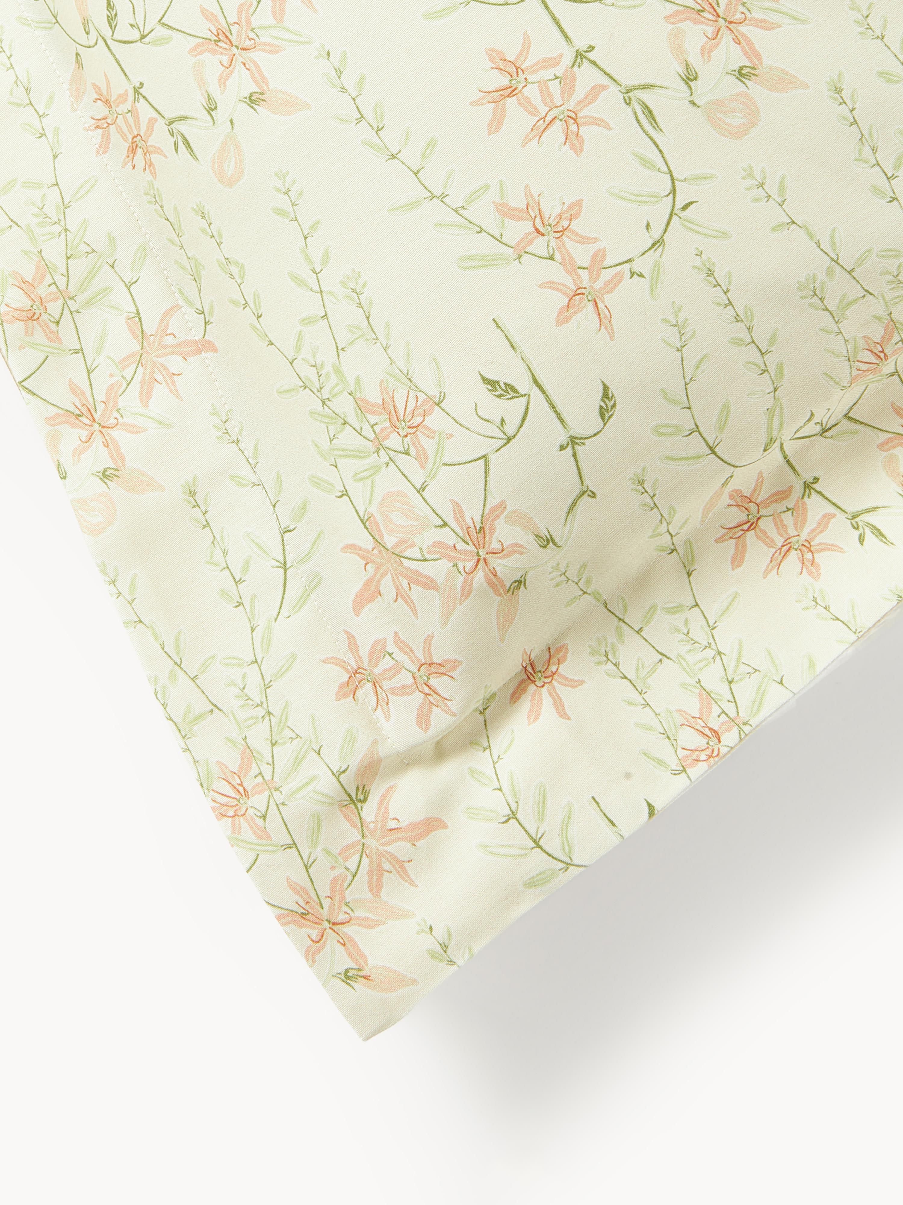 Katoensatijnen dekbedovertrek Leticia met bloemenprint