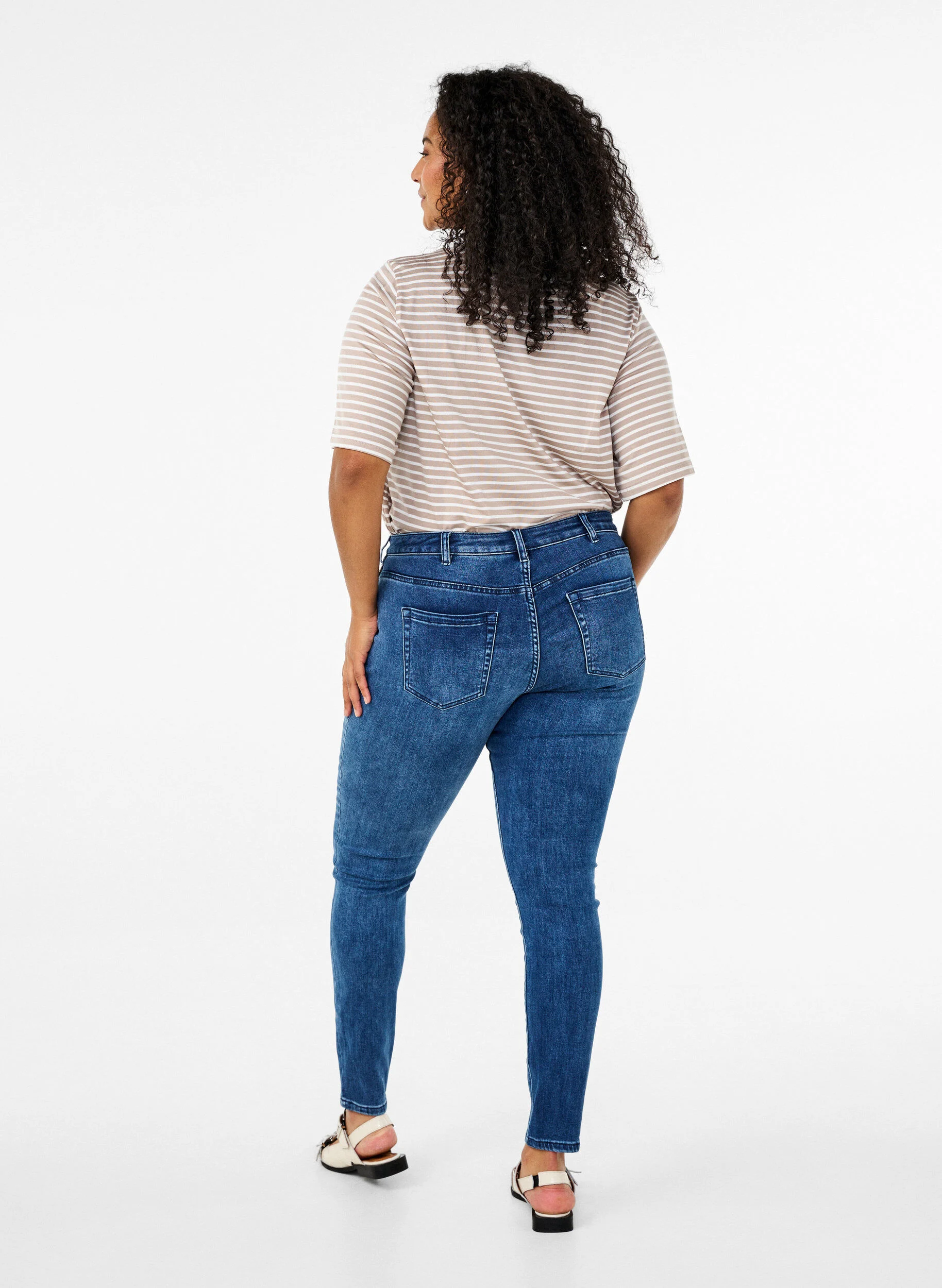 Super slim sanna jeans med nittedetaljer