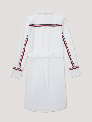 Vestido camisa na altura do joelho com estampa de listras e logo adaptável