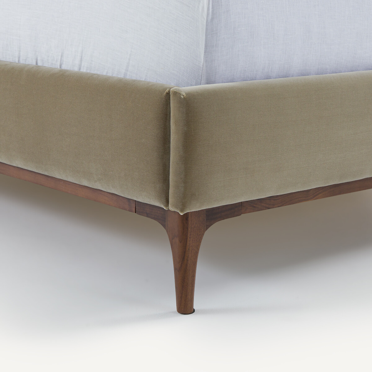 AM.PM<br>Cama de casal de veludo, Jabote