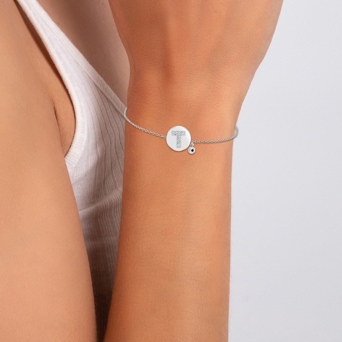 Bracelet alphabet lettre T SC Crystal orné d'un véritable diamant noir