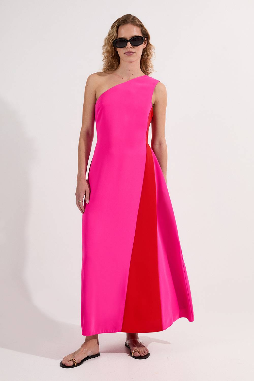 KarenMillen Robe midi sur mesure à encolure asymétrique et jupe ample