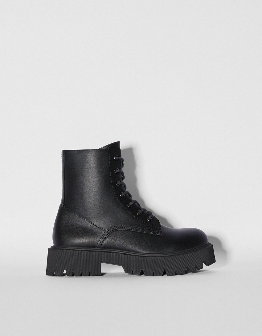 Botas de cano curto sem cadarço