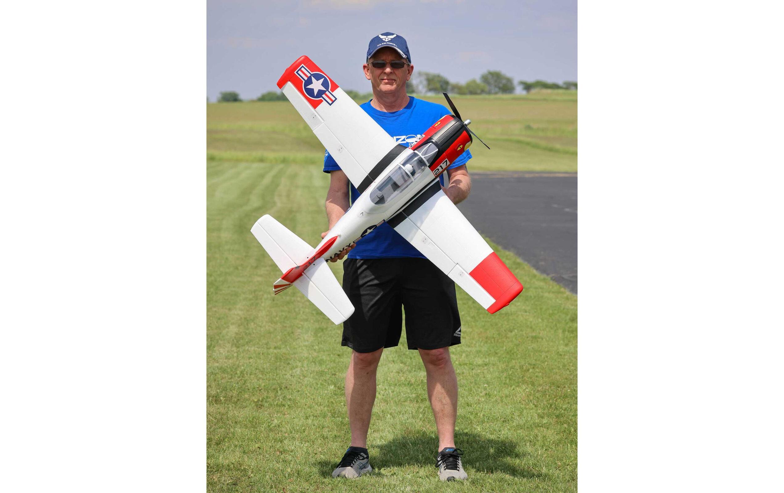 Warbird T-28 Trojan 1.2 m, Smart BNF Basic<br>T-28 Trojan mit Einziehfahrwerk und Spektrum Smart Technik