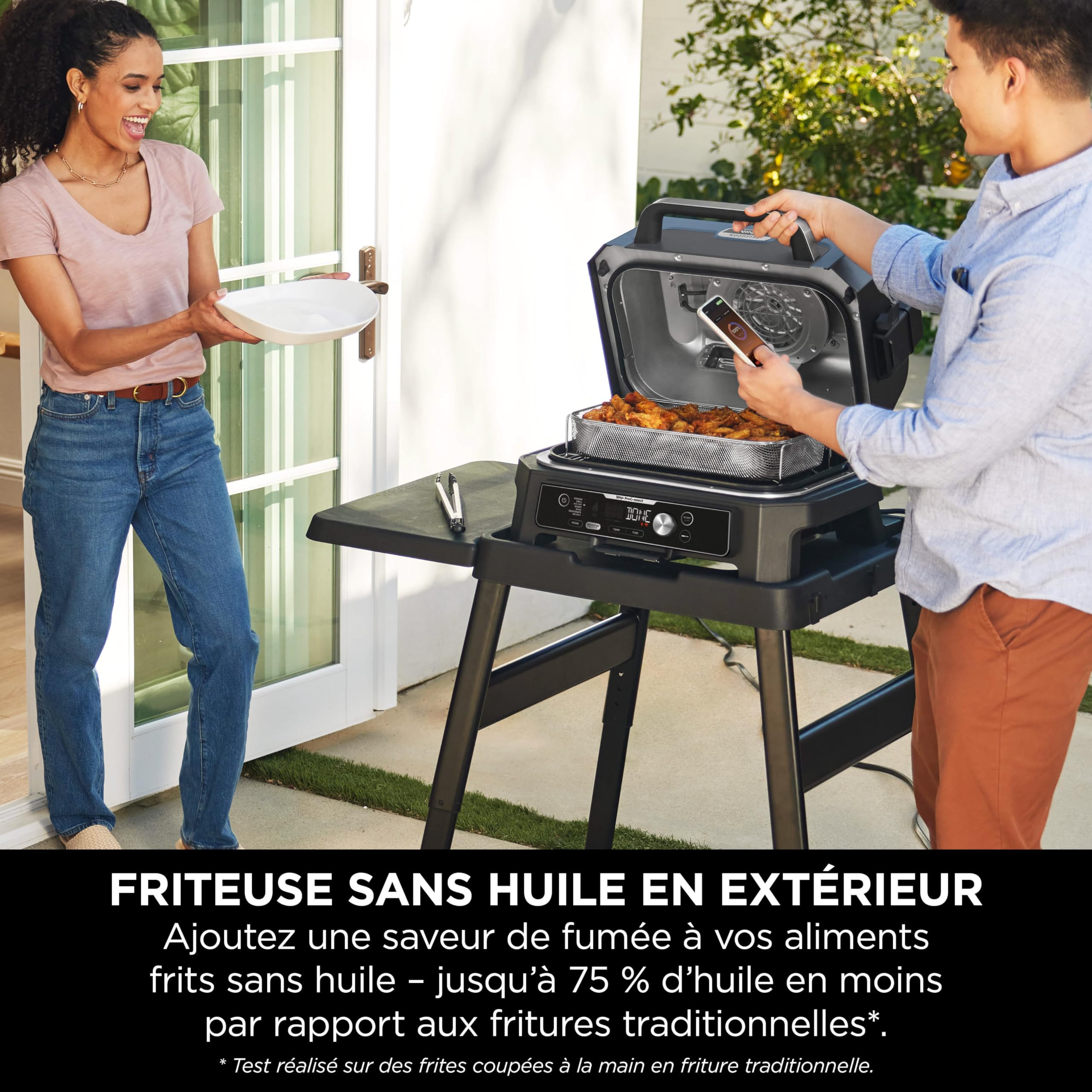 Ninja Woodfire Pro Connect XL Barbecue Électrique & Fumoir avec Contrôle d'Application, 2 Sondes, Grille, Housse, Revêtements & Brosse, Grill & Friteu