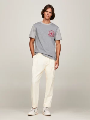 Camiseta com o logotipo do escudo do time