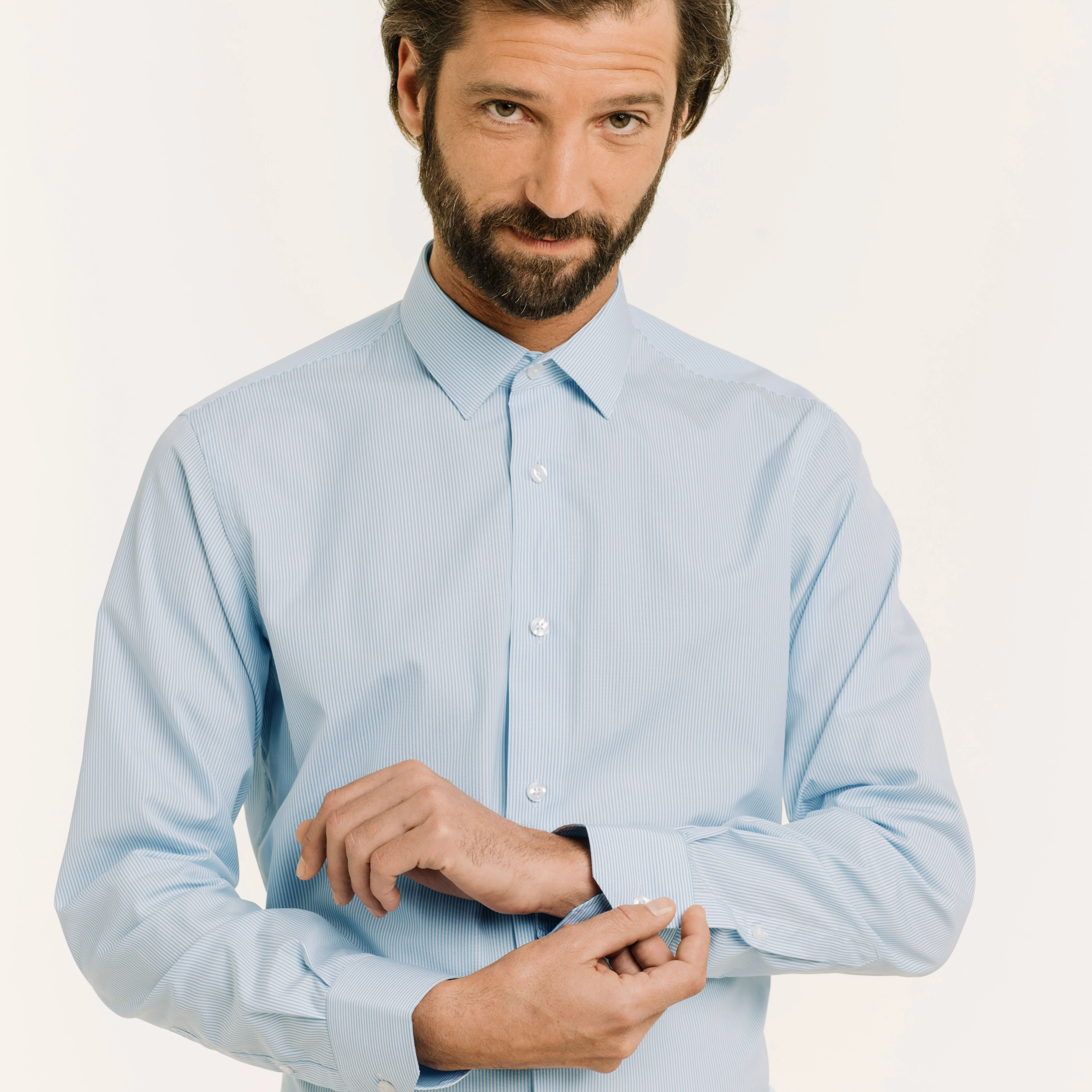 Double-twisted poplin shirt with small sky blue stripes