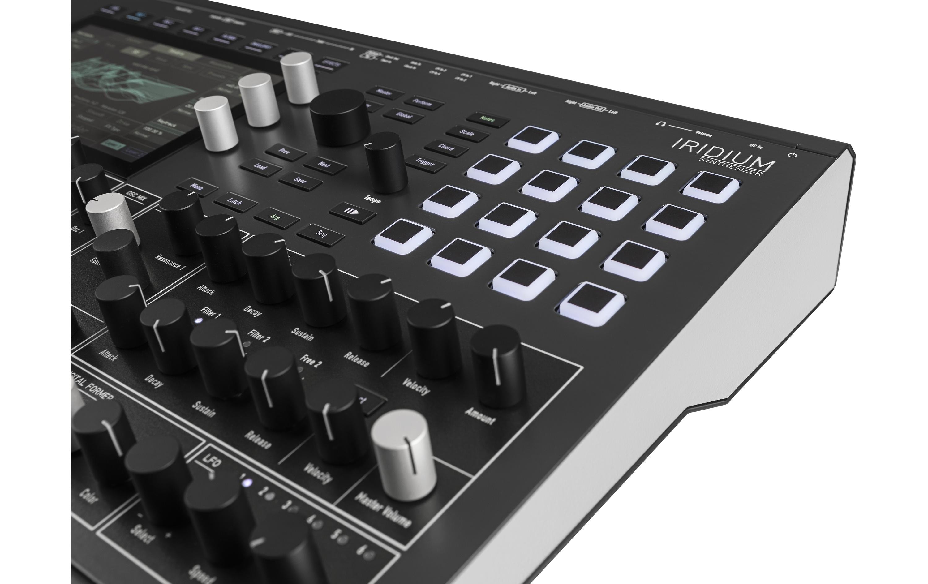 Synthesizer Iridium<br>Synthesizer-Engine und alle Synthese-Elemente von Quantum in einem Rack-kompatiblen Format