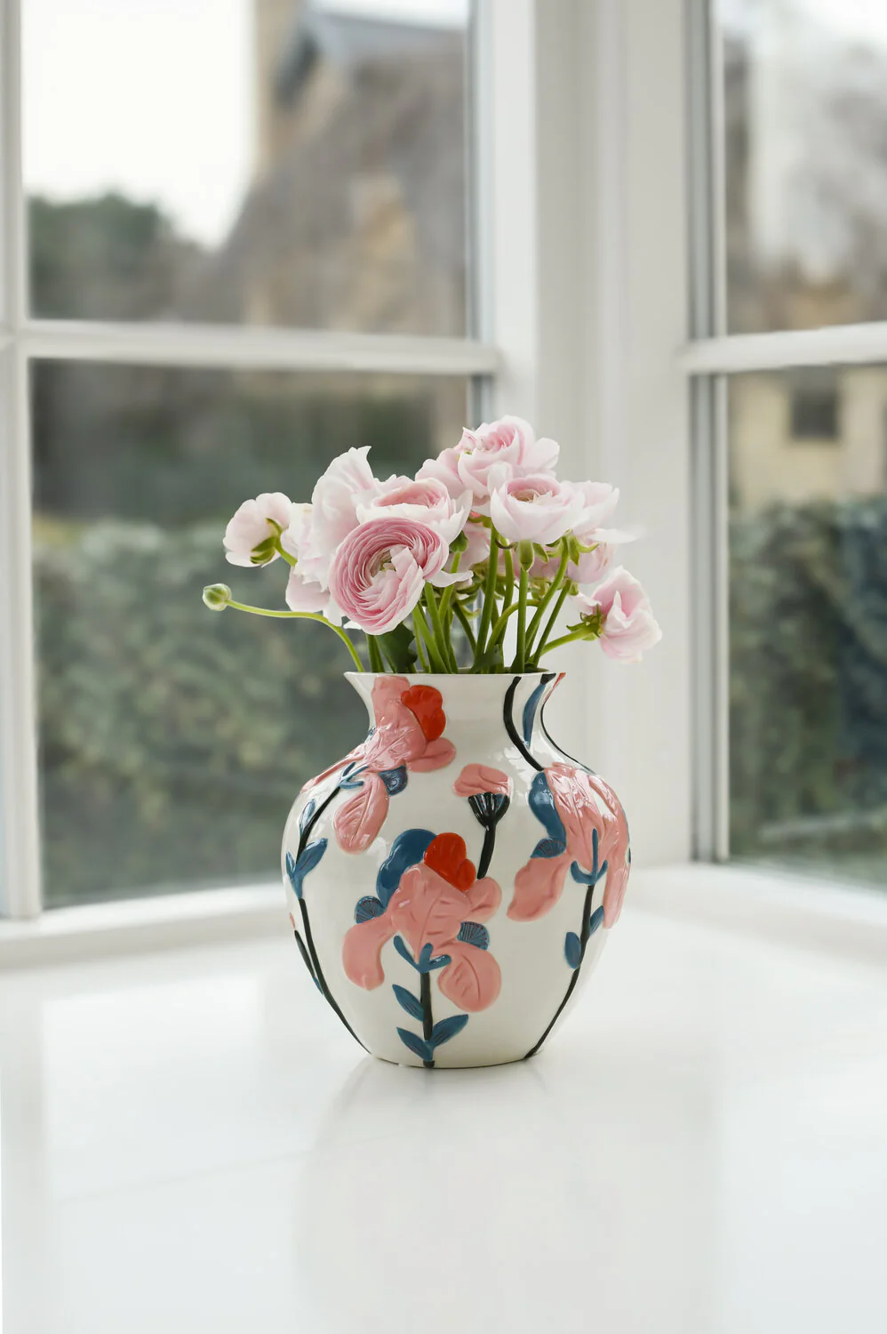 Bahne Interior  Vase med blomster, hvid/pink/blå - H24,5 cm