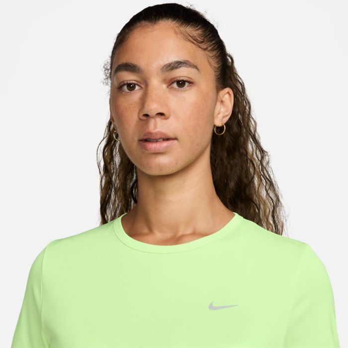 Nike Dame T-shirts Tempo Dri-FIT SS Tee Gul