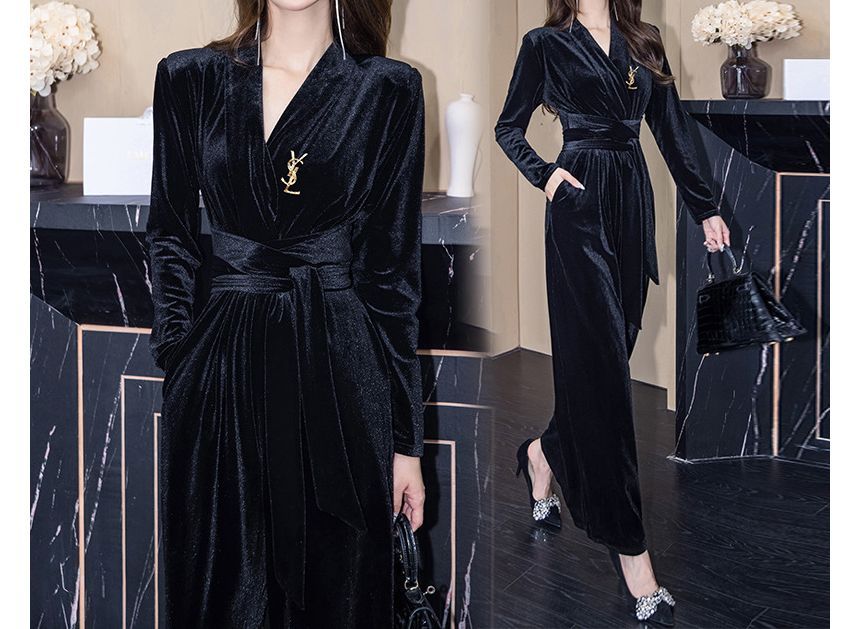 Bornite - Set: Lange mouwen V-hals effen fluwelen jumpsuit + broche