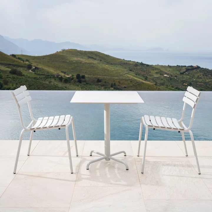 HOUE - Pico Gartentisch, 70 x 70 cm, Gestell 4-Stern, muted white