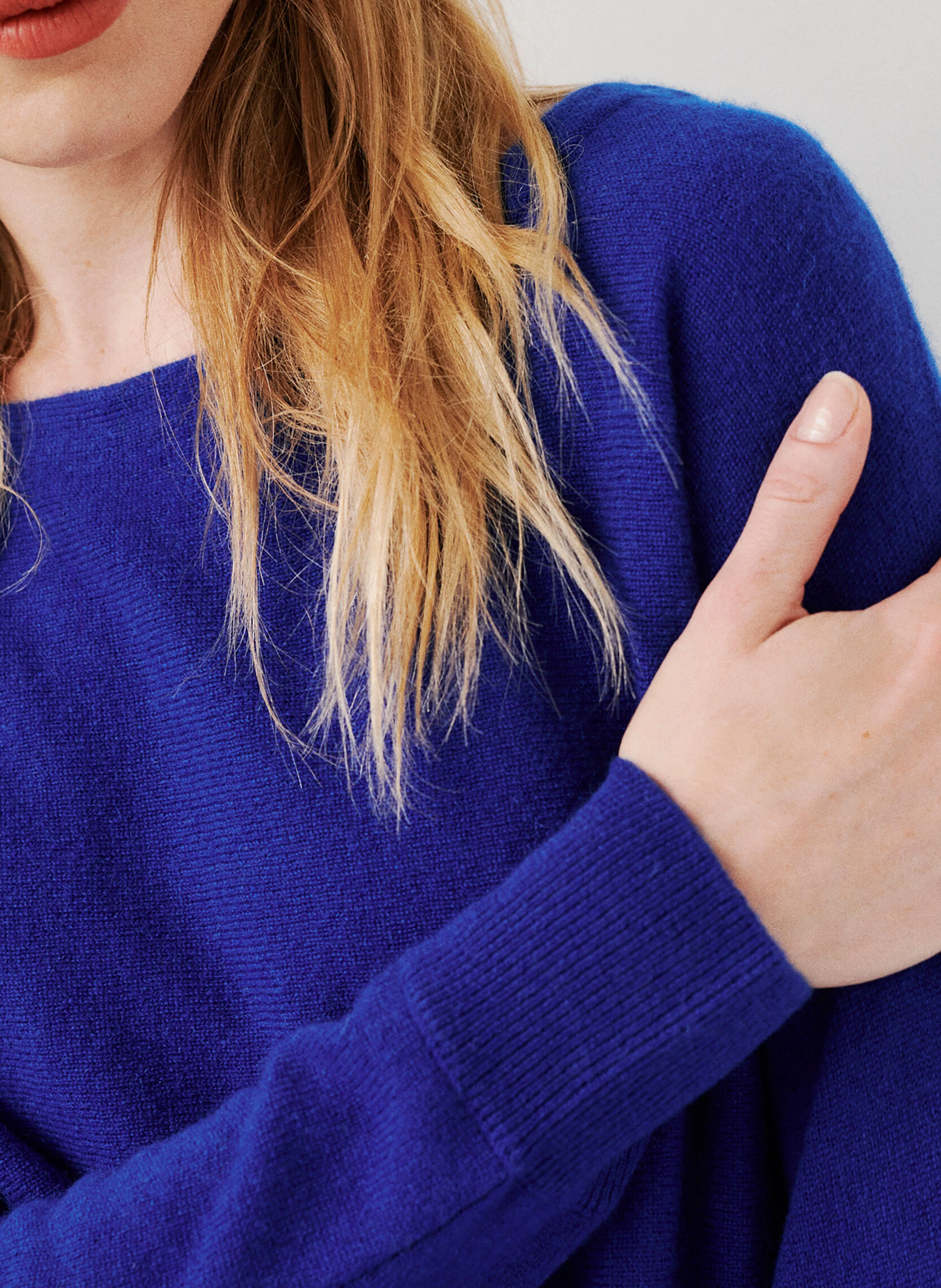 MAMELIA - Pull col rond ample en cachemire | Bleu
