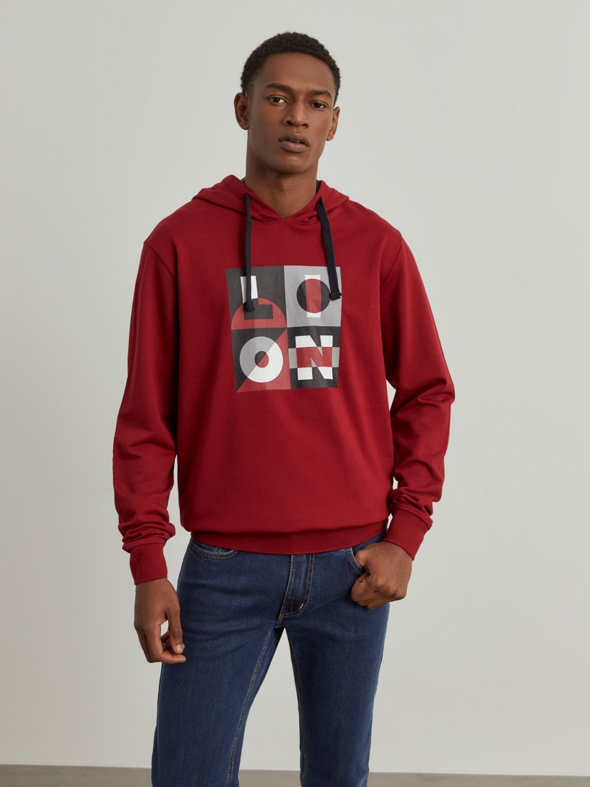 Sweater com estampado e capuz
