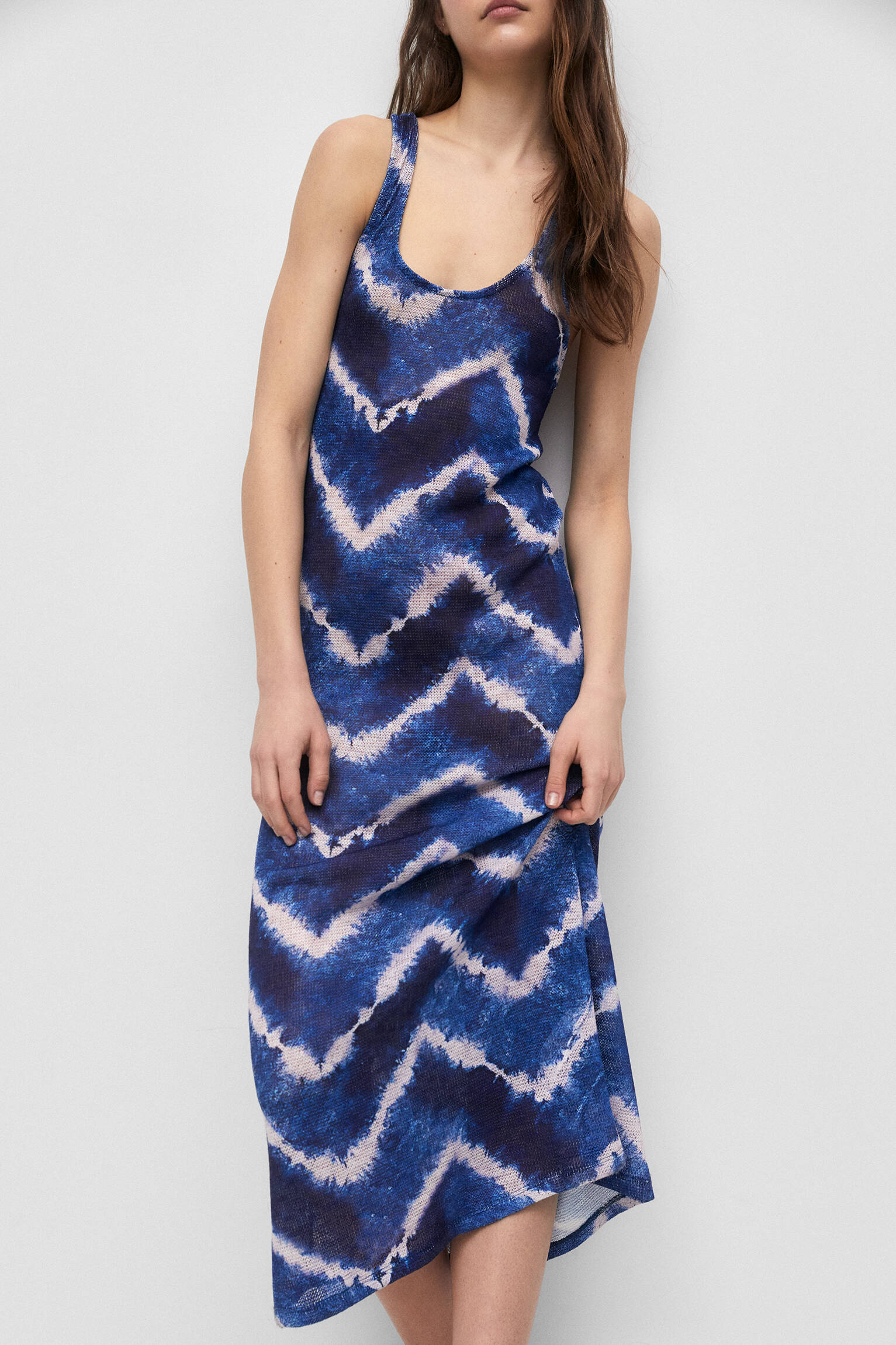 VESTIDO LONGO DE TRICÔ TIE-DYE - AZUL-TINTA