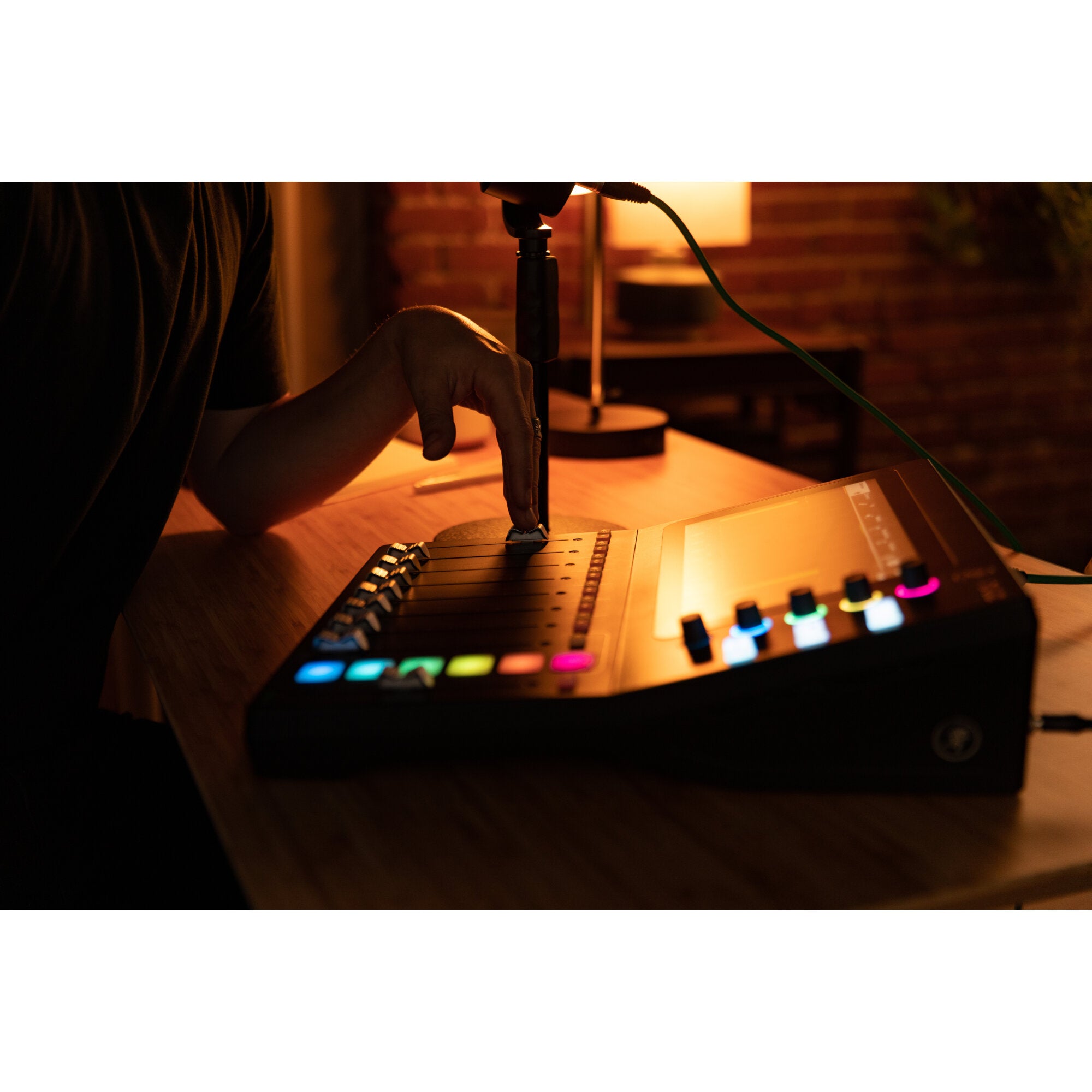 Mackie DLZ Creator podcast- & broadcast-mixer