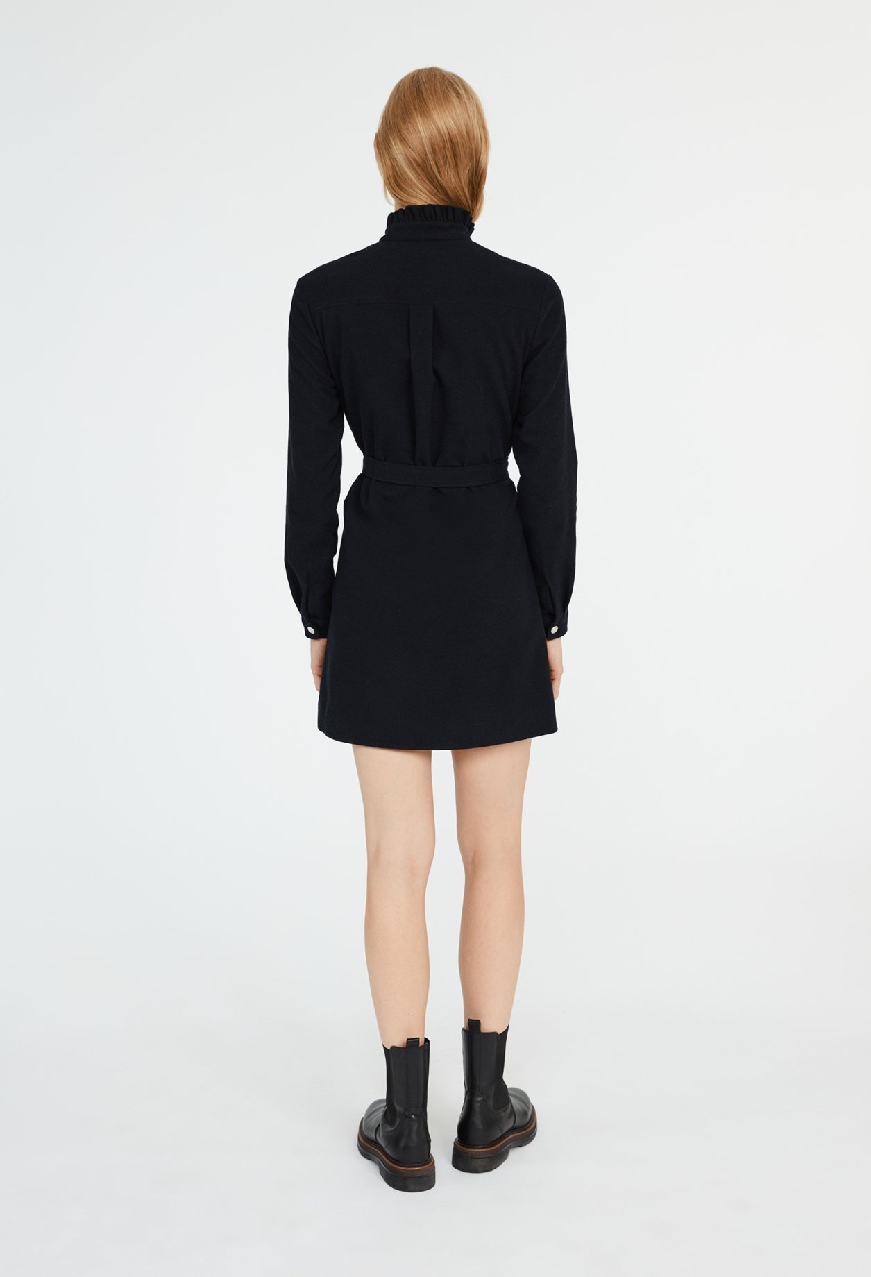 Robe courte ceinturee