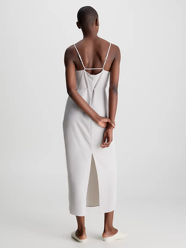 Vestido midi de crepe estilo slip