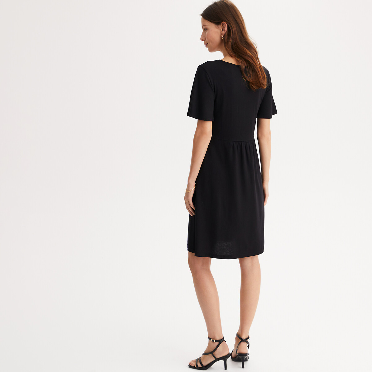 ANNE WEYBURN<br>Vestido midi evasê com mangas curtas