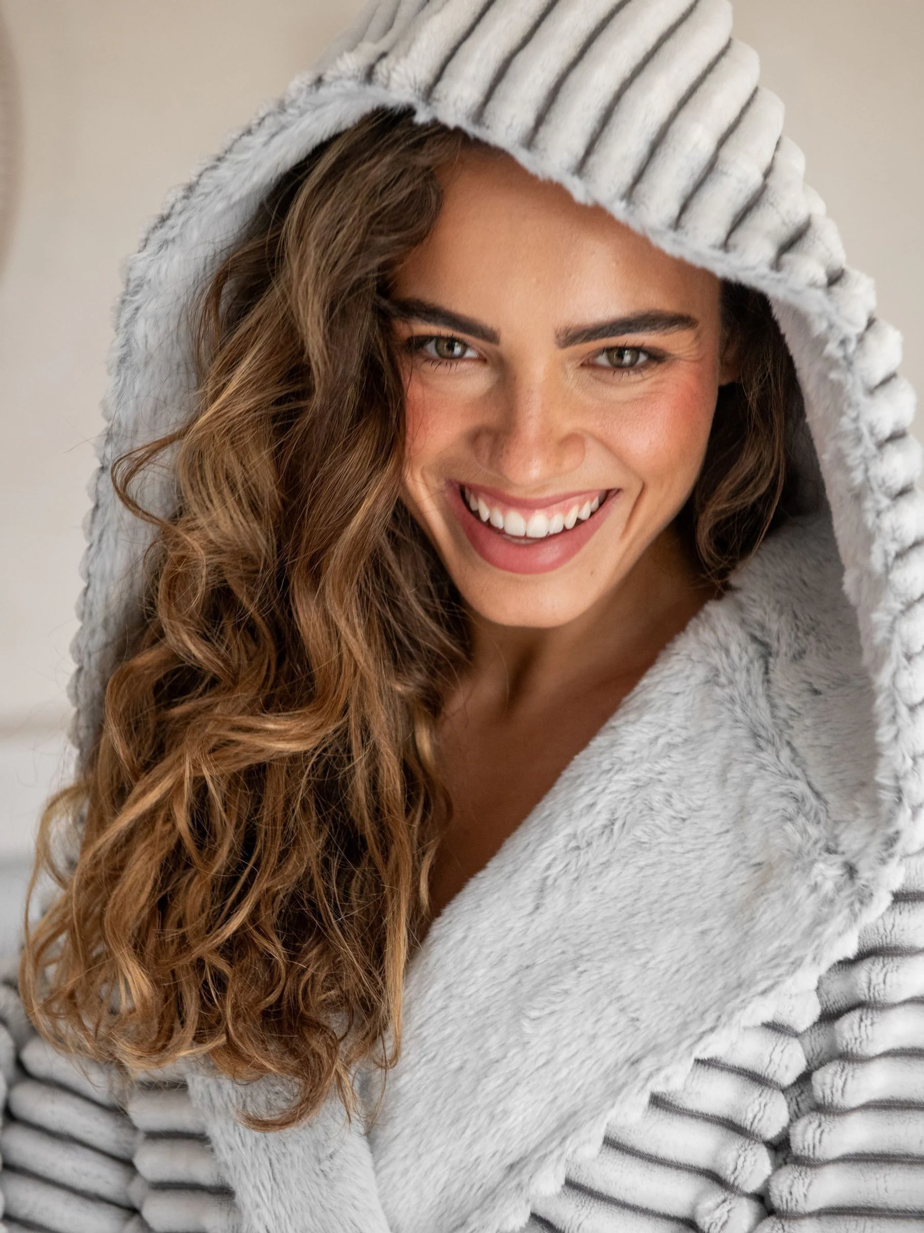 Grijs - Pour Moi Knusse Geribde Fleece Midi Badjas met Capuchon