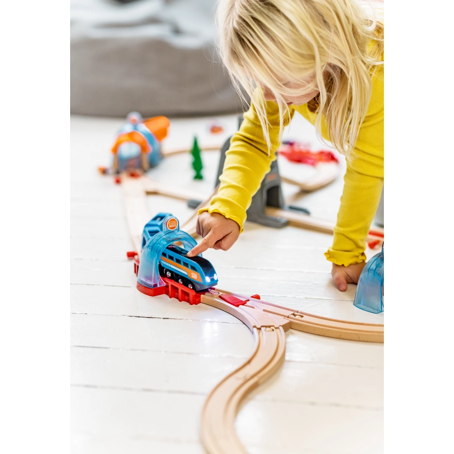 BRIO® WORLD Smart Tech Action Tunnel Station