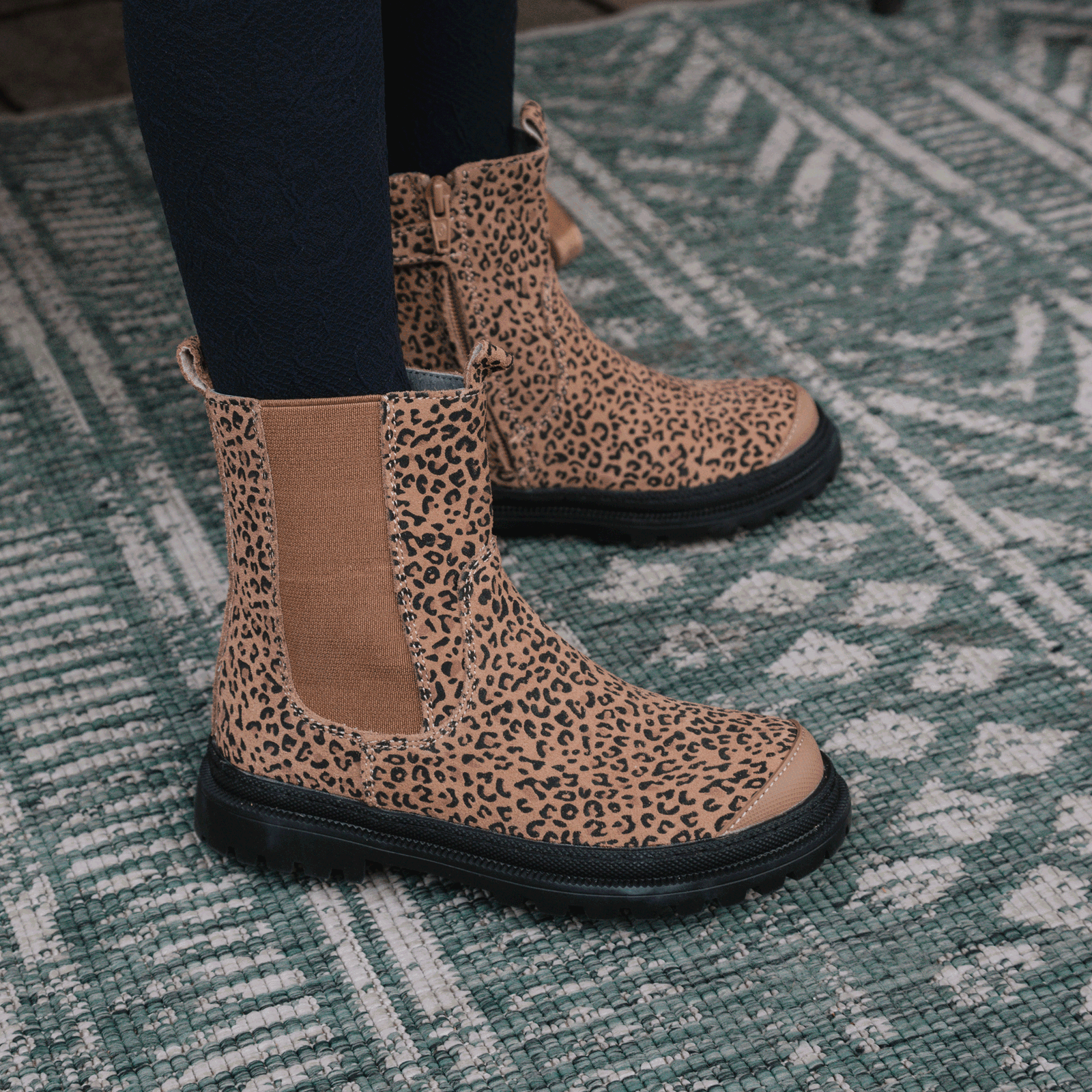 Shoesme cognacfarbener Chelsea Boot mit Panther-Print