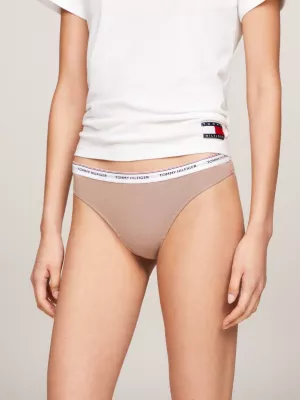 Conjunto com 3 unidades de tangas premium com logo repetido da Essential