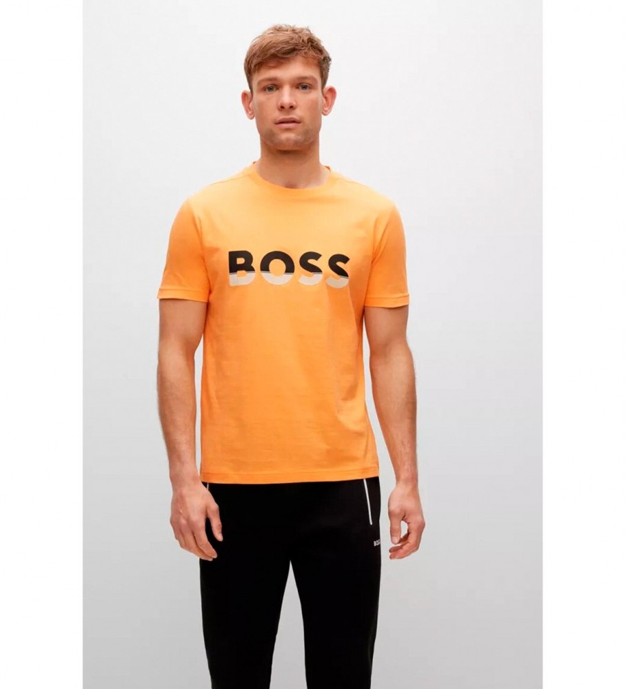 Camiseta com o logo laranja da BOSS