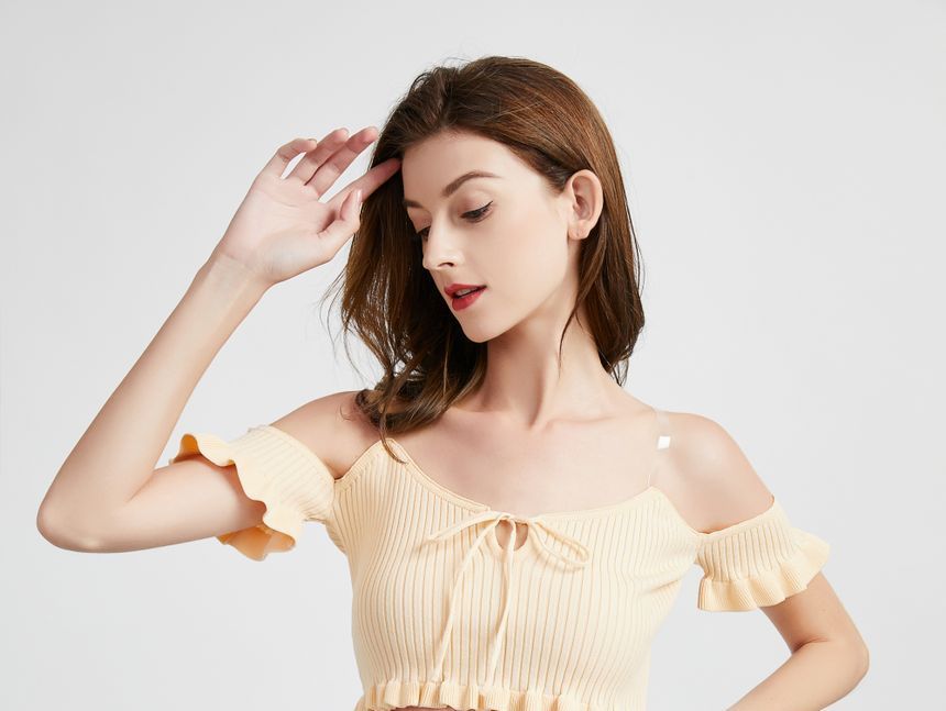 Pandaramma - Off-shoulder crop top met gerimpelde rand en strik aan de voorkant
