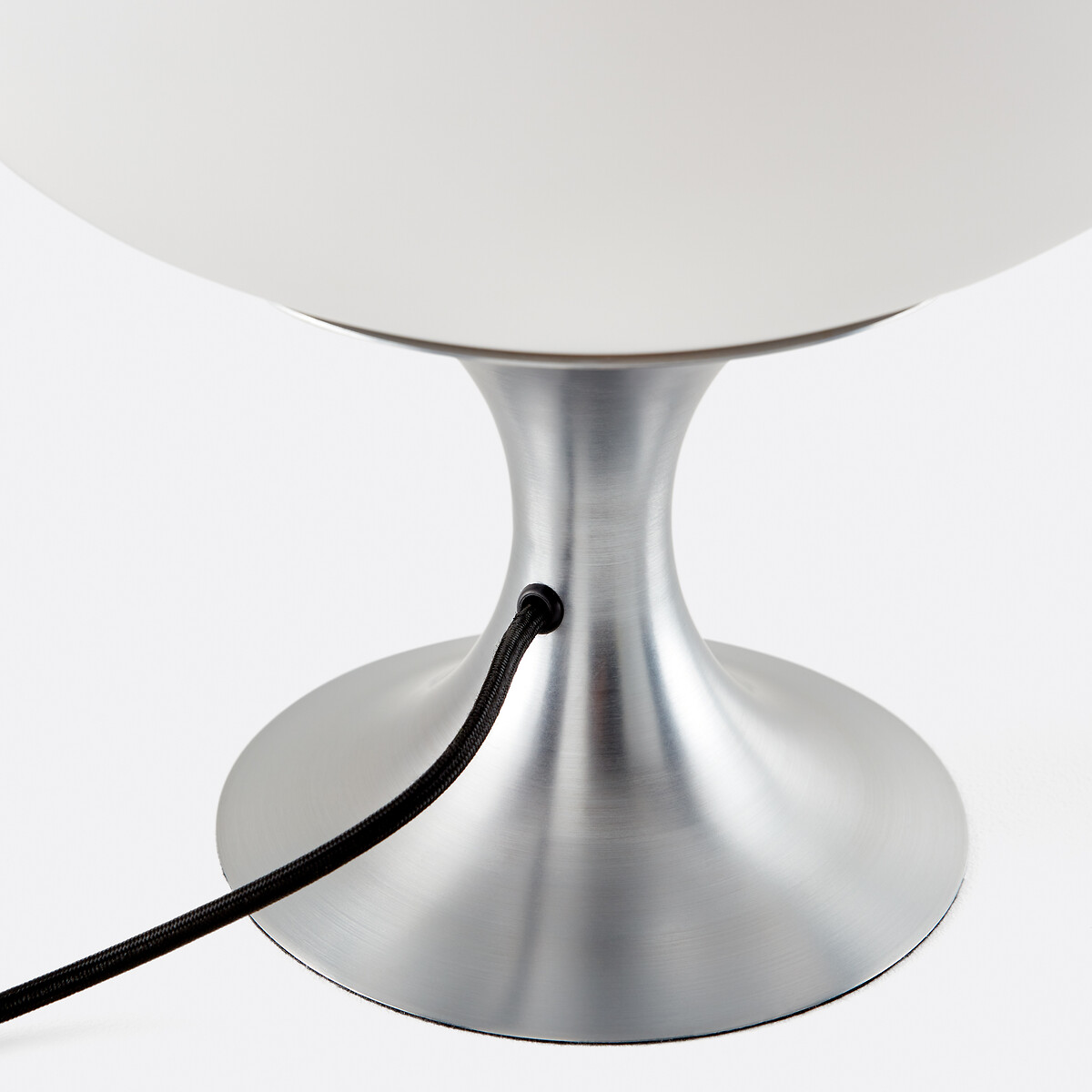 LA REDOUTE INTERIEURS<br>Candeeiro de mesa em ferro opalino e cromado, Merisa